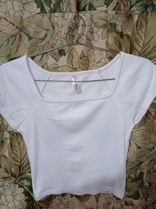 ( Branded top – Size M – New Condition