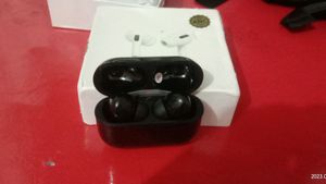 Best Quality Black  Apple Air Pods copy For Sale At Working Condition New With Tag