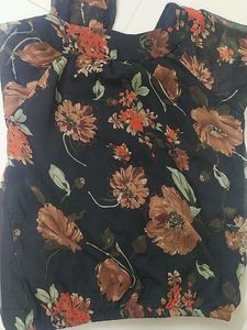 Harpa Floral Top