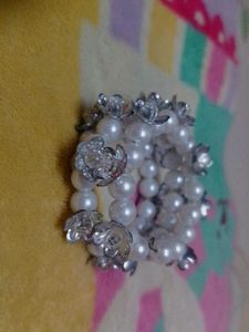 A Cute Wrap With Catch Clip