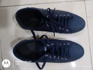 Sneakers Size 7
