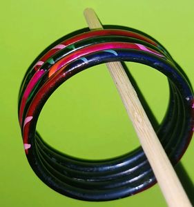 NEW Hand painted Bangles 4 Piece.