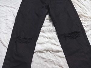 y2k black grunge skinny jeans 🕸️ ( ripped knee )