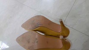 Heels Yellow