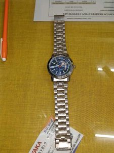 Stylish Silver Watch but Glass crash you can repai