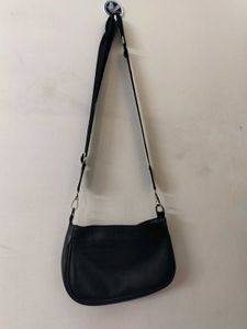 KOREAN BLACK SLING BAG