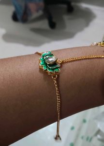 Elegant Gold &amp; Green Watch