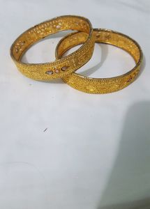 GOLD-PLATED BANGLES WITH REAL STONE EMBEDDED