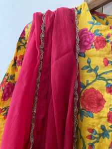 SVRNAA Floral Kurta Set