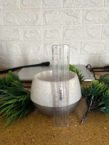 1 Plastic Pot And 4 Artificial Plants