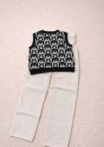Trendy Bear Pattern Knit Vest