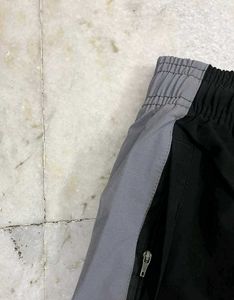 NIKE STRAIGHT FIT BLACK GREY TRACKPANTS L(32-34)