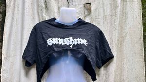 8248. Sunshine Graphic Crop Top