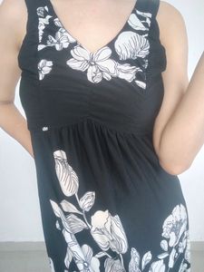 So Nicely New  Flower Printed Black Dress ... Unus
