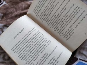 Book Title: Everything, EverythingAuthor: Nicola Y