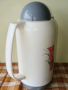 Milton Vacuum Thermos Flask And 6 Cups