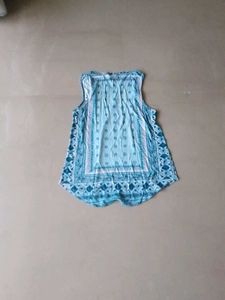 Sleevless Printed Top