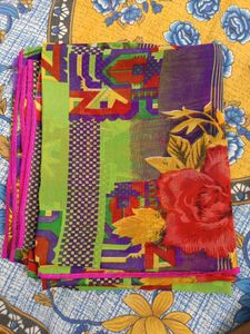 Floral Print Saree With Unsteach Blouse Piece