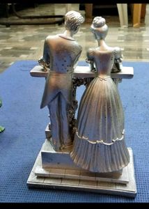 Beautiful Couples Statue