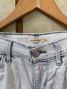 Levis Jeans Light Wash Denim Women