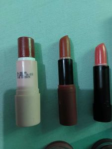 combo of nude lipsticks and blushes