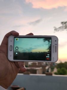 SAMSUNG J1