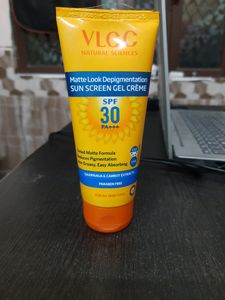 VLCC Natural Sciences Sunscreen
