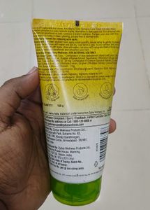 Everyuth Naturals Turmeric Face Wash