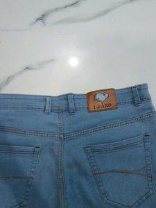 Light Wash Cropped Jeans