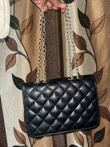 Chic Black Quilted Crossbody Bag