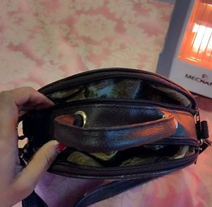 Beautiful Brown Sling Bag 😍...