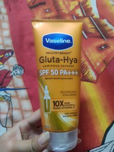 Vaseline Gluta Hya SPF 50 PA+++ Sunscreen