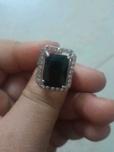 Elegant Black Gemstone Ring