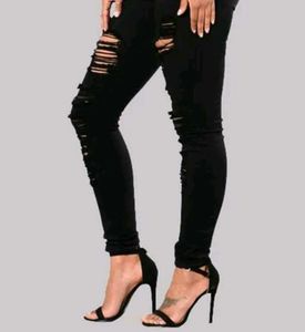 Ripped Black Skinny Jeans👖🖤