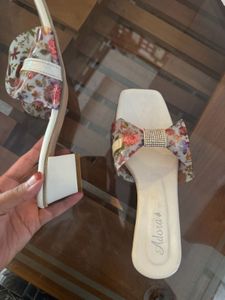 white chappal