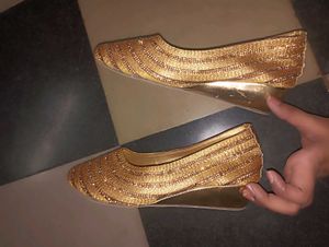 Golden heavy stone work