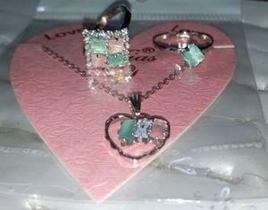 Very Beautiful 1 Pendal♥️ Shape 2 , Ring