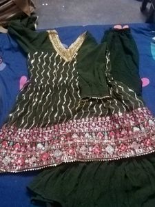 Mehandi Outfit Kurta And Layered Gharara
