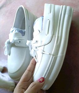 CASUAL SHOES