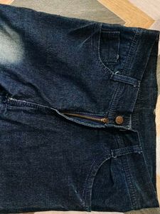 Distressed Cropped Jeans