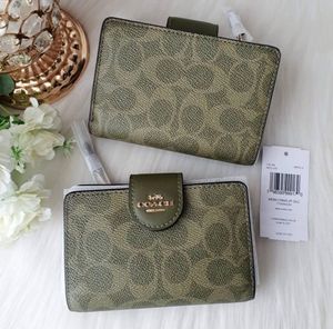 Authentic Coach Mollie Kisslock Wallet