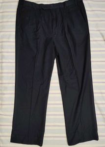 Men 38 Van Heusen Pant - Like New