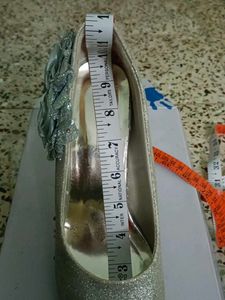 WITH SILLICON HEEL SUPPORT