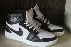 Black And White Sneaker 👟👟