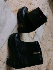 Black Leather Boots (Women&#39;s)