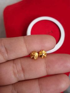 Beautiful New Flower Desine Studs