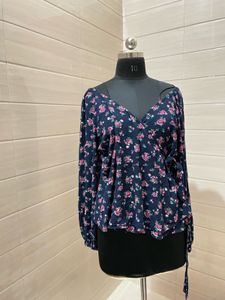 OLD NAVY Wrap up top Blue Floral Print Long Sleeve