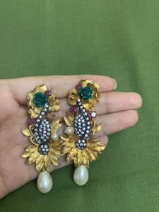ANTIQUE GOLDEN EARRINGS