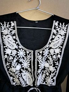 Lucknowii Frok Black Kurti