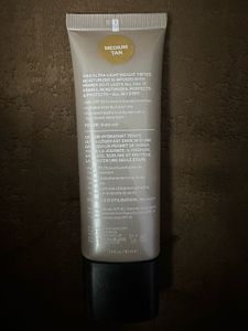 Smashbox Tinted Moisturizer Foundation SPF 25